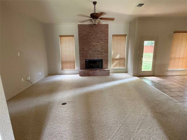 5700 Cherrywood Lane, Arlington, TX 76016
