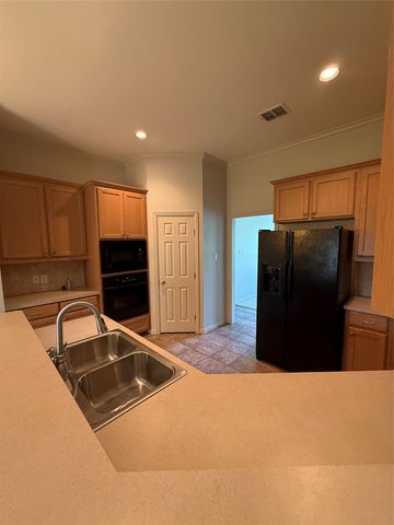 5700 Cherrywood Lane, Arlington, TX 76016