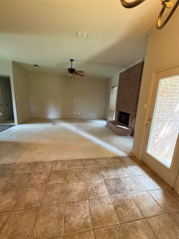 5700 Cherrywood Lane, Arlington, TX 76016