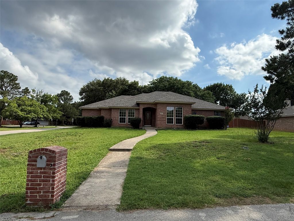 5700 Cherrywood Lane, Arlington, TX 76016