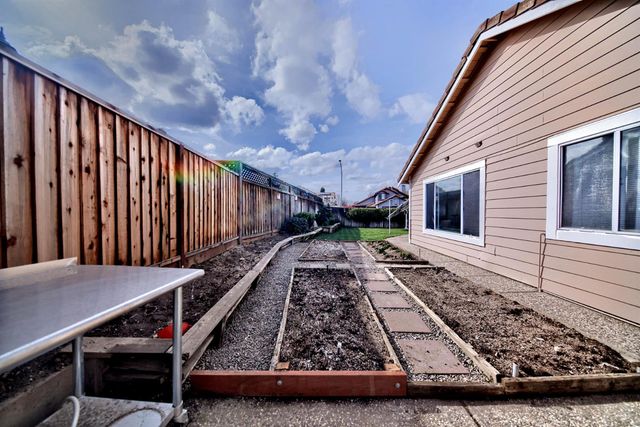 110 Loma Prieta Cir, Tracy, CA 95376