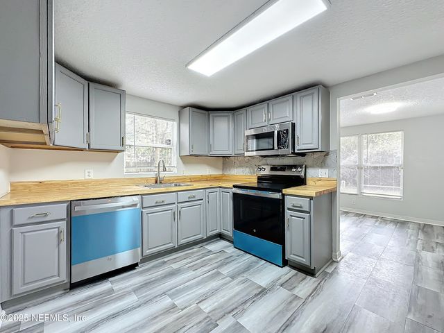 6914 ALACHUA Avenue, Jacksonville, FL 32210