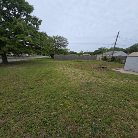 1654 N Grove Ave, Wichita, KS 67214