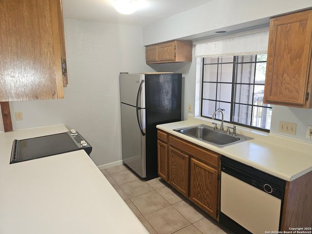 8611 Datapoint Dr Apt 4, San Antonio, TX 78229