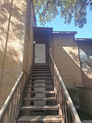 8611 Datapoint Dr Apt 4, San Antonio, TX 78229