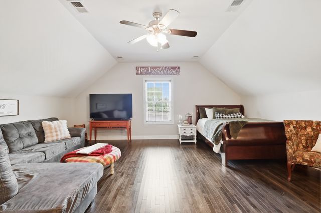 405 Tom Link Rd, Cottontown, TN 37048