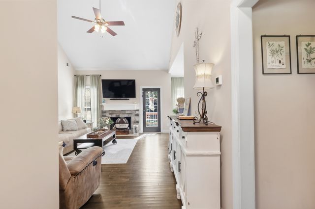 405 Tom Link Rd, Cottontown, TN 37048