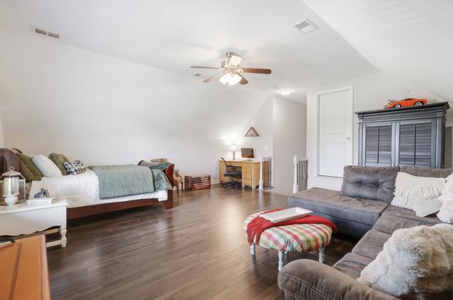 405 Tom Link Rd, Cottontown, TN 37048