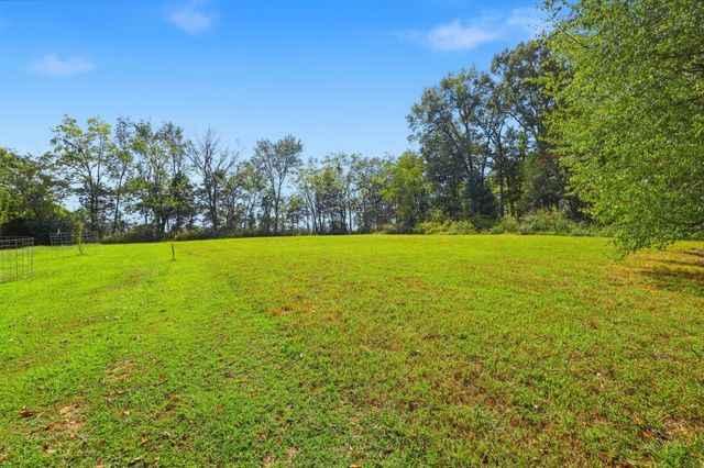 405 Tom Link Rd, Cottontown, TN 37048