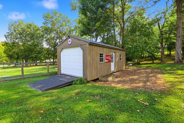 405 Tom Link Rd, Cottontown, TN 37048