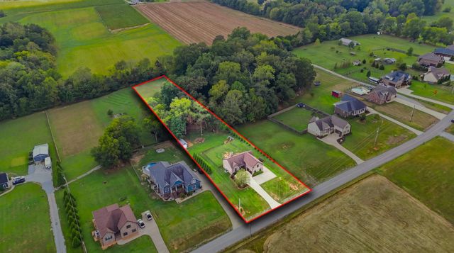 405 Tom Link Rd, Cottontown, TN 37048