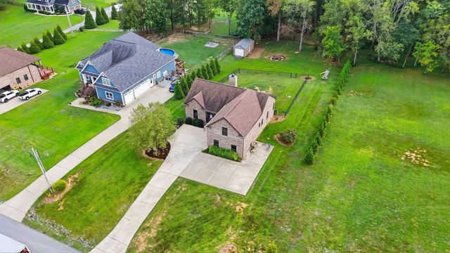 405 Tom Link Rd, Cottontown, TN 37048