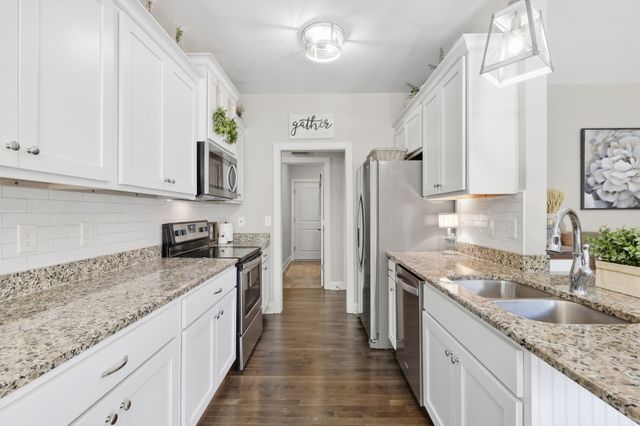 405 Tom Link Rd, Cottontown, TN 37048