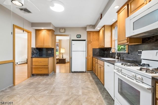 186 W Northfield Rd, Livingston Twp., NJ 07039