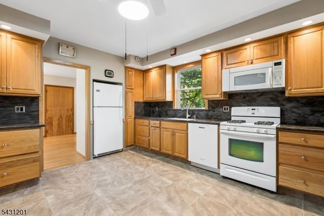 186 W Northfield Rd, Livingston Twp., NJ 07039