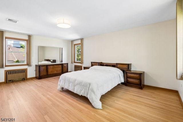 186 W Northfield Rd, Livingston Twp., NJ 07039