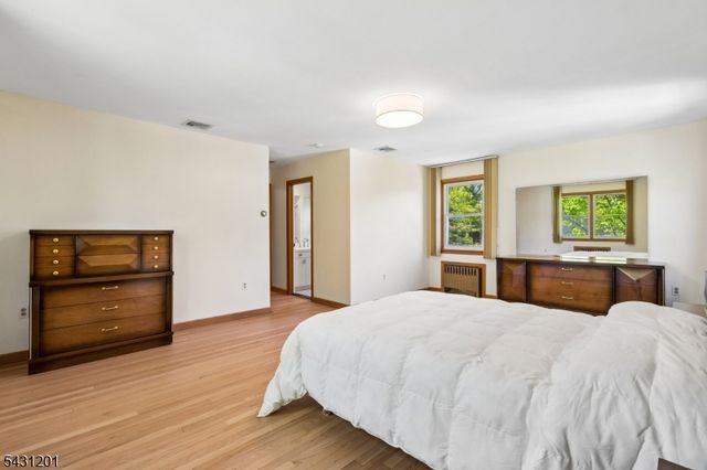 186 W Northfield Rd, Livingston Twp., NJ 07039