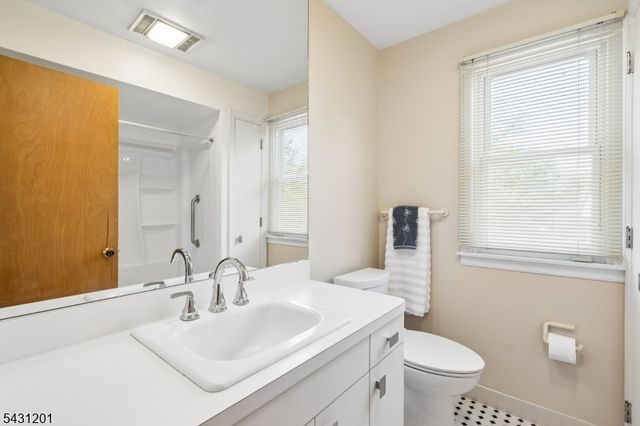 186 W Northfield Rd, Livingston Twp., NJ 07039