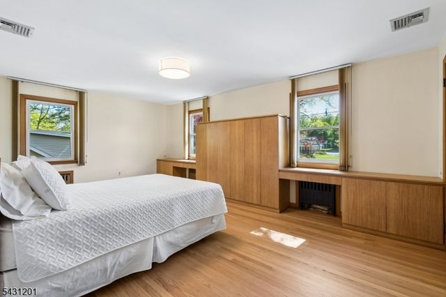 186 W Northfield Rd, Livingston Twp., NJ 07039