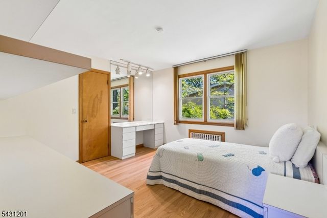 186 W Northfield Rd, Livingston Twp., NJ 07039