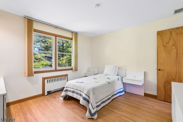 186 W Northfield Rd, Livingston Twp., NJ 07039