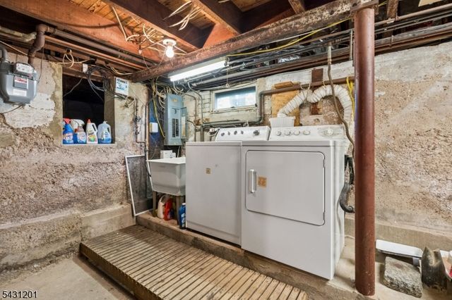 186 W Northfield Rd, Livingston Twp., NJ 07039