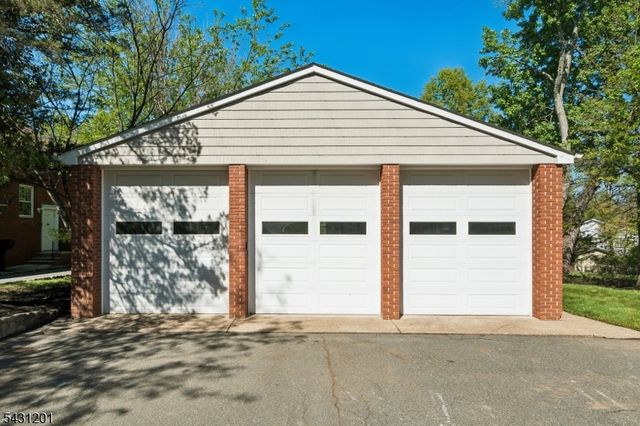186 W Northfield Rd, Livingston Twp., NJ 07039
