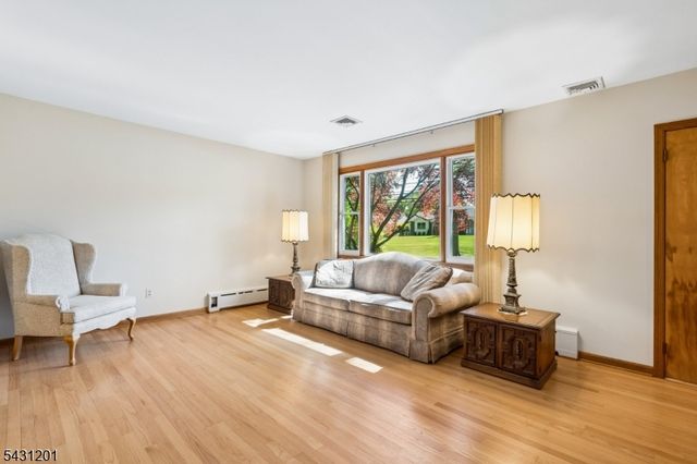 186 W Northfield Rd, Livingston Twp., NJ 07039