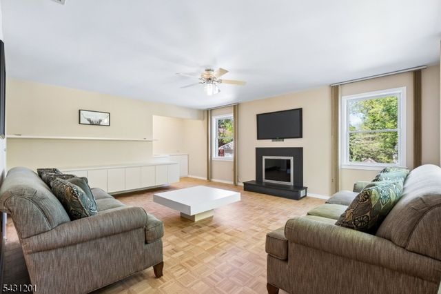 186 W Northfield Rd, Livingston Twp., NJ 07039