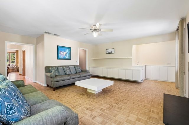 186 W Northfield Rd, Livingston Twp., NJ 07039