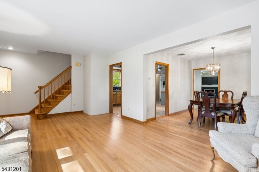 186 W Northfield Rd, Livingston Twp., NJ 07039