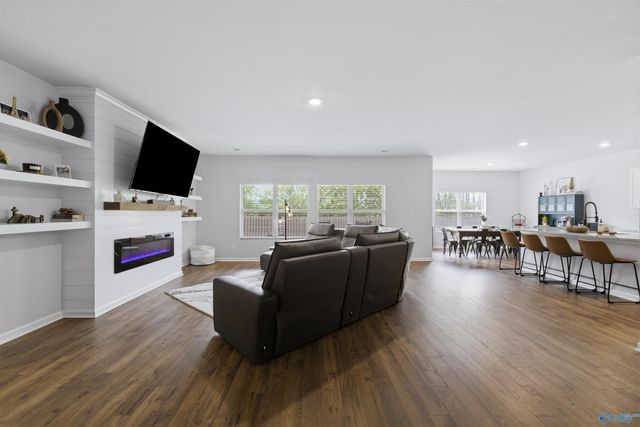 108 Cave Springs Circle, Owens Cross Roads, AL 35763