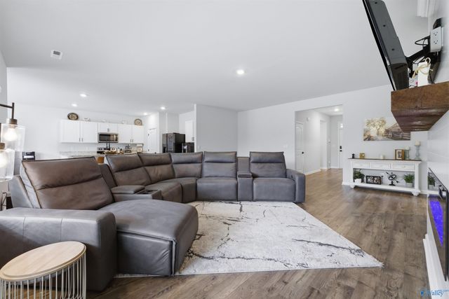 108 Cave Springs Circle, Owens Cross Roads, AL 35763