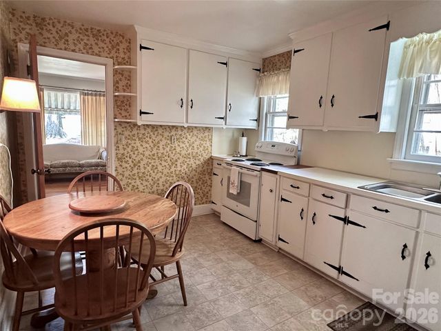 4728 Grasset Avenue, Charlotte, NC 28269