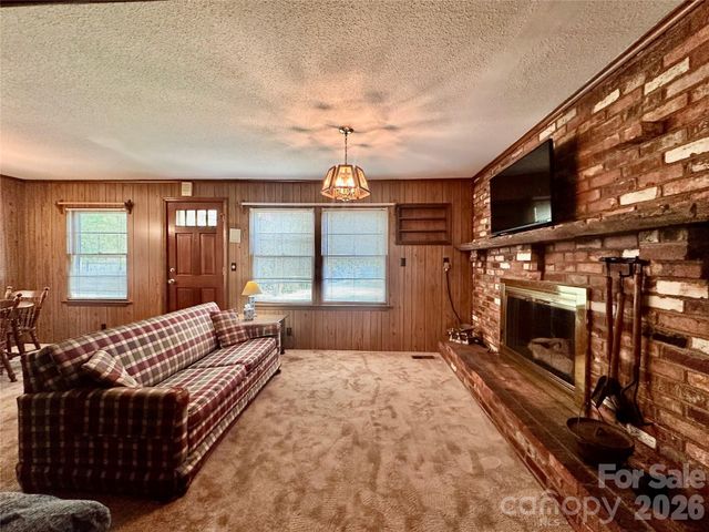 4728 Grasset Avenue, Charlotte, NC 28269