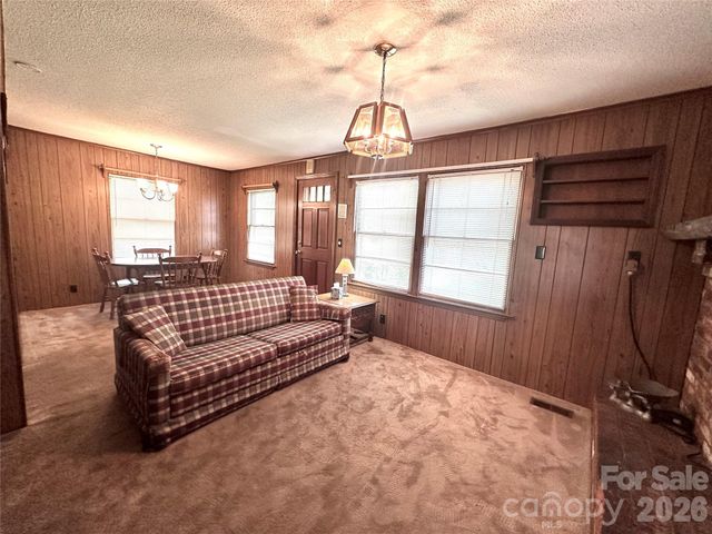 4728 Grasset Avenue, Charlotte, NC 28269