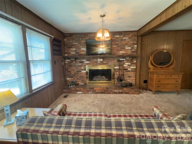 4728 Grasset Avenue, Charlotte, NC 28269