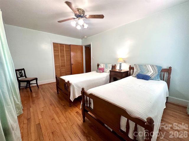 4728 Grasset Avenue, Charlotte, NC 28269