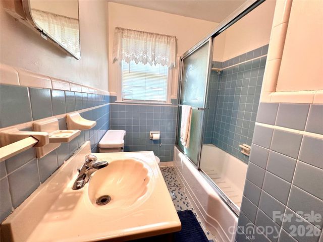 4728 Grasset Avenue, Charlotte, NC 28269