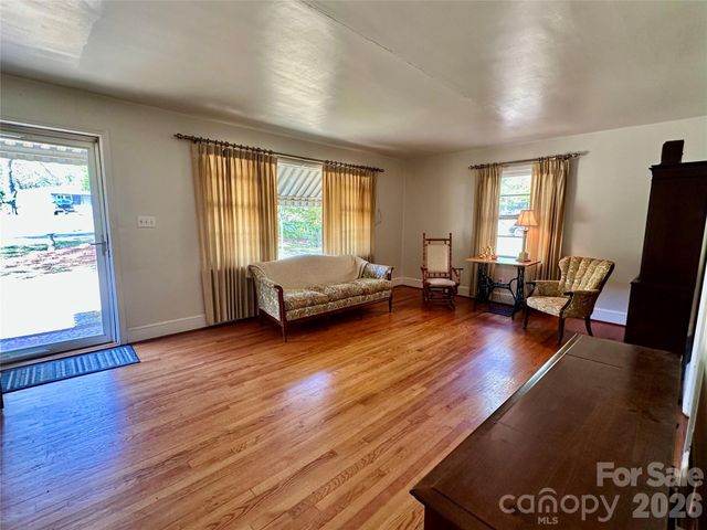 4728 Grasset Avenue, Charlotte, NC 28269