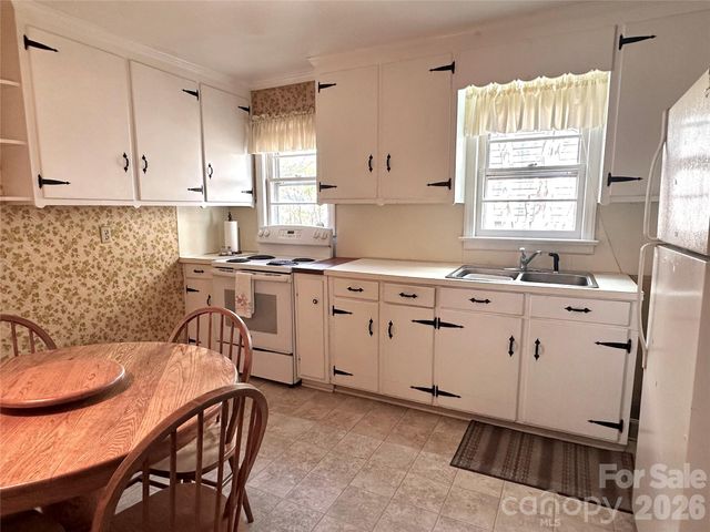 4728 Grasset Avenue, Charlotte, NC 28269