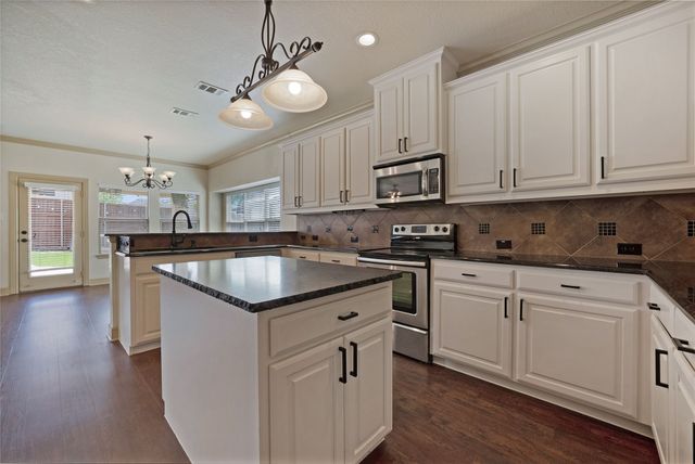 2058 Sundown Drive, Little Elm, TX 75068