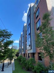 2150 N Central Road 410, Fort Lee, NJ 07024