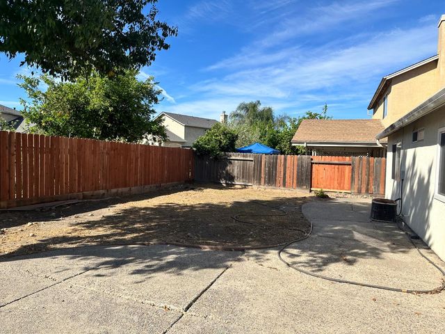 1662 Lever Blvd, Stockton, CA 95206