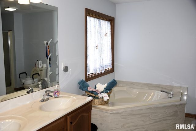 2604 Hastings Road, Chatham, IL 62629