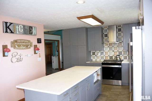 2604 Hastings Road, Chatham, IL 62629