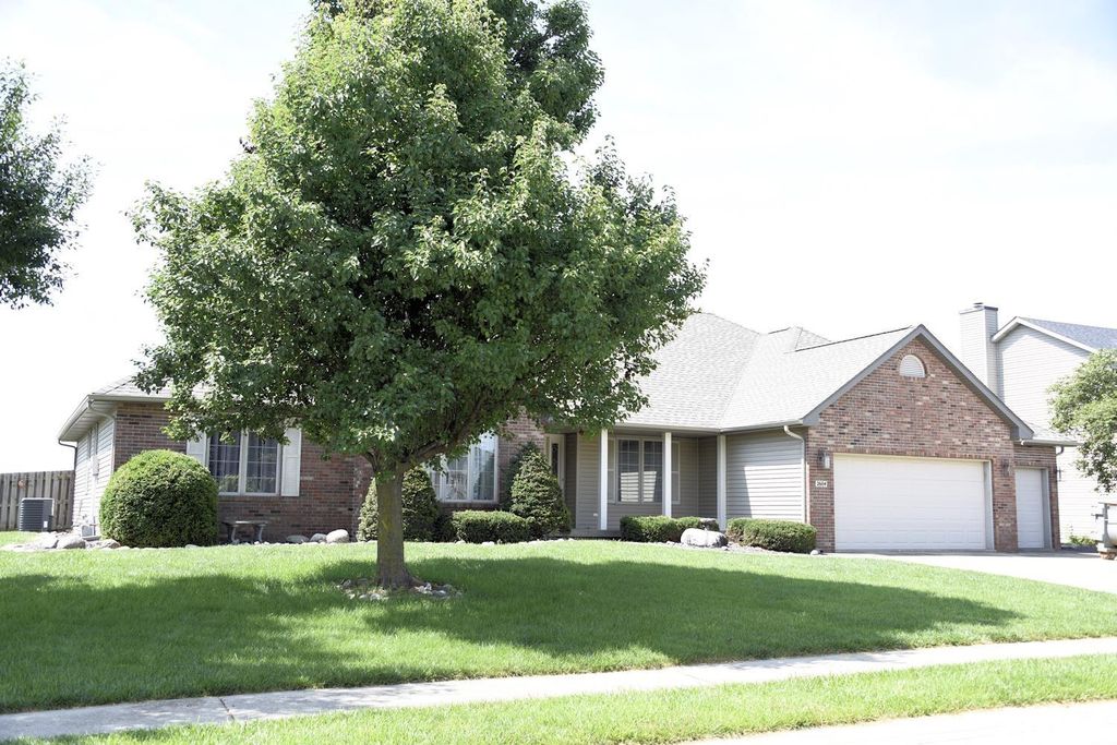 2604 Hastings Road, Chatham, IL 62629