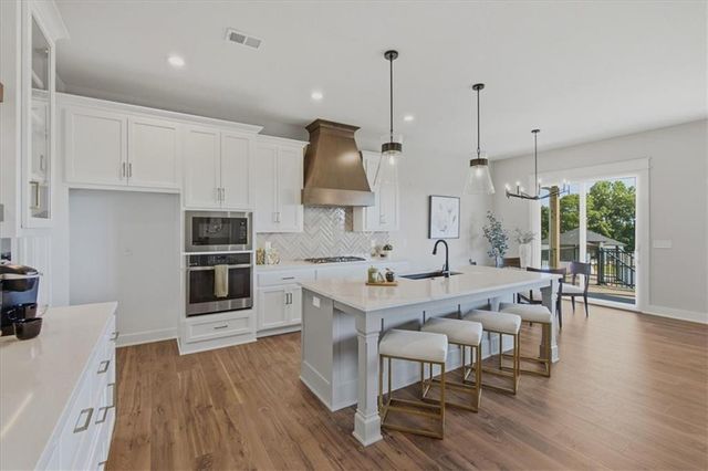 1705 SW Arbormill Terrace, Lee's Summit, MO 64082