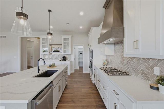 1705 SW Arbormill Terrace, Lee's Summit, MO 64082