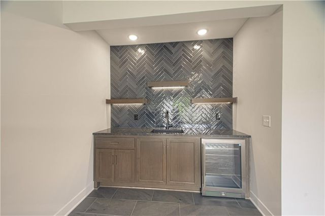 1705 SW Arbormill Terrace, Lee's Summit, MO 64082